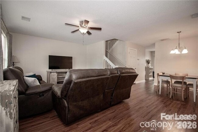 Building Photo - 137 Lynch Cir