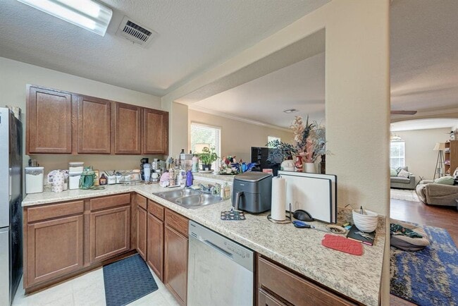 Building Photo - 921 Dexter Dr