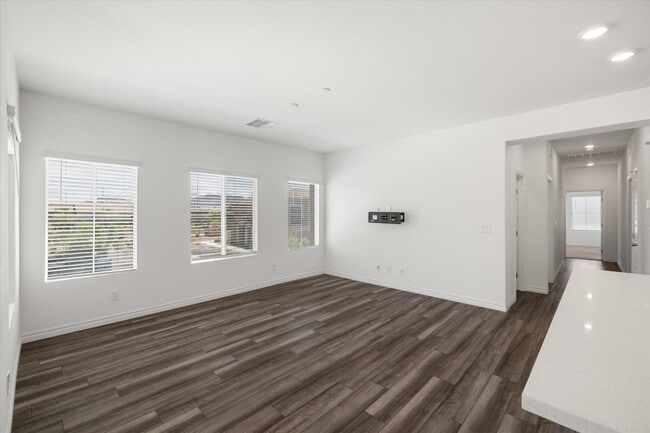 Building Photo - 216 Callen Falls Ave
