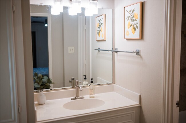 Building Photo - 13011 Lemur Ln