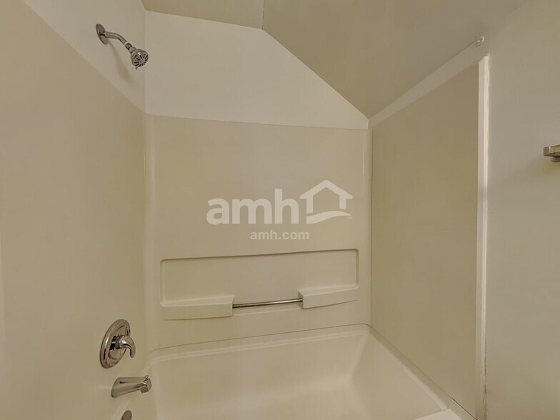 Building Photo - 2467 N Sterling Ct