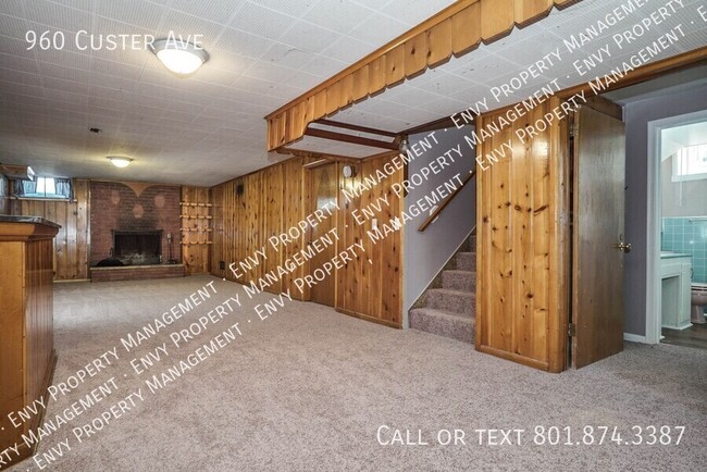 Building Photo - 960 Custer Ave