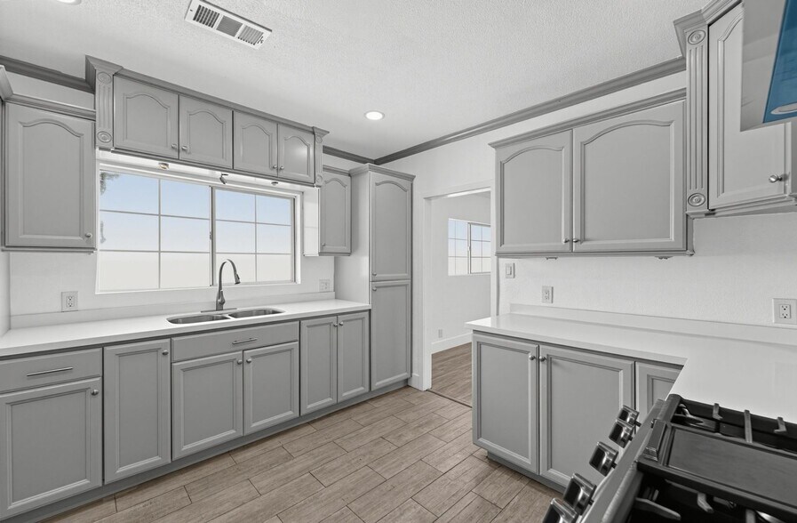 Building Photo - 2703 Alsace Ave