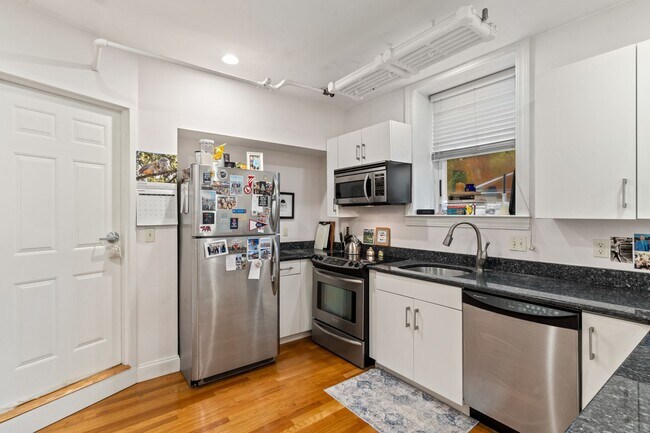 Building Photo - 130 Longwood Ave