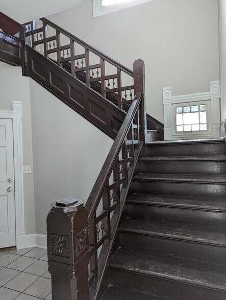 Foyer and staircase up - 1003 Broadway St