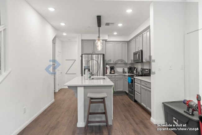 Building Photo - 2588 Gimelli Way