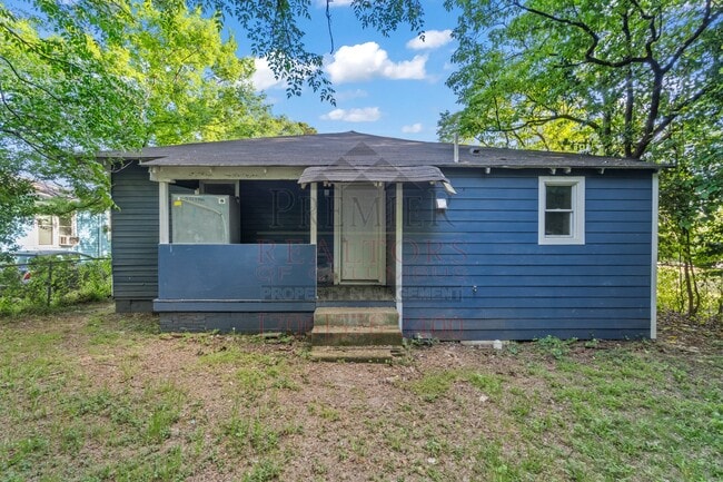 Building Photo - 615 32nd St