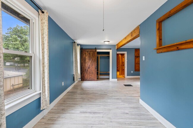 Building Photo - Charming Black Mountain Rental!