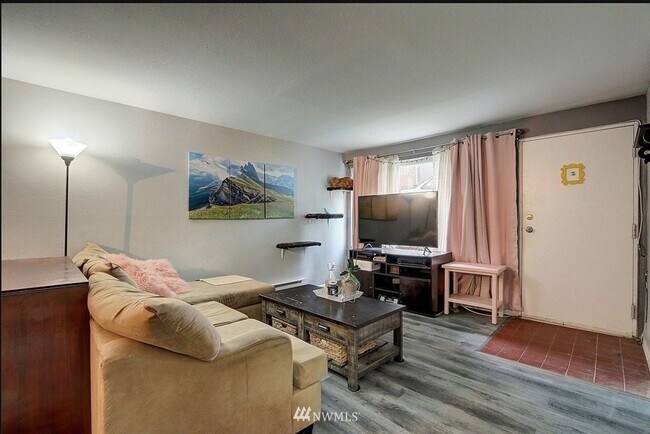 Building Photo - 240 S 152nd St