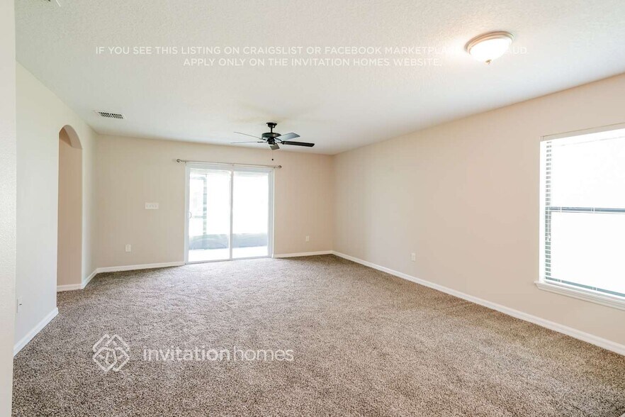 Building Photo - 11833 Thicket Wood Dr