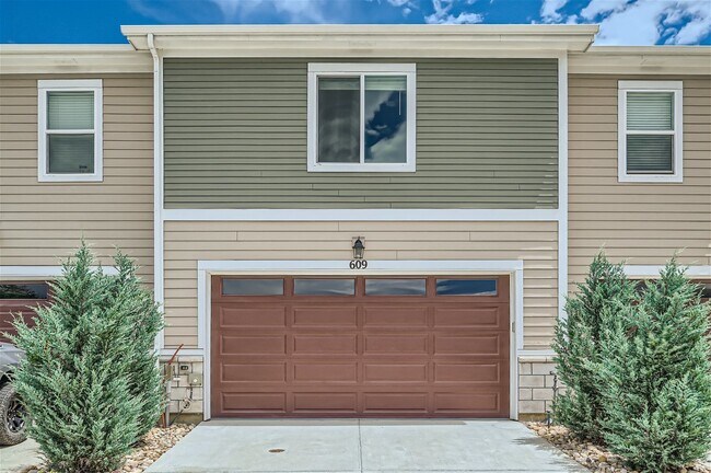 Building Photo - West Longmont Townhome!