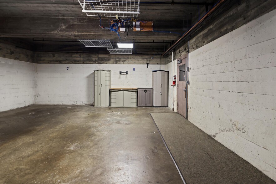 Building Photo - 530 W Olympic Pl