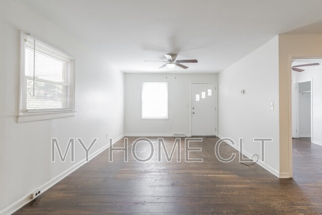 Building Photo - 1024 Houston St