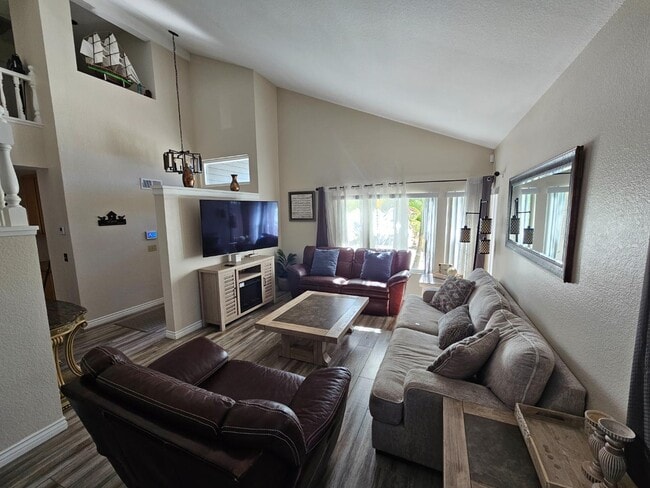 Building Photo - 1704 Horseshoe Ct