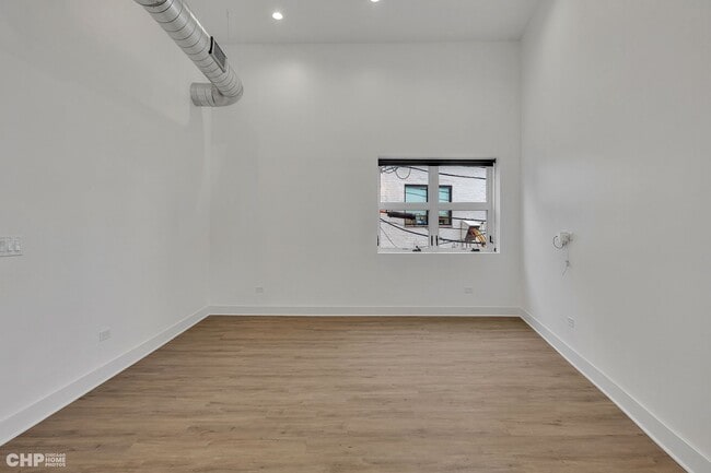 Building Photo - 4731 N Western Ave