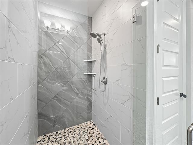 Building Photo - 9525 Thorncrown Ln