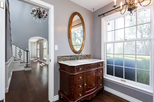 Building Photo - Georgian Colonial in Mt Helix