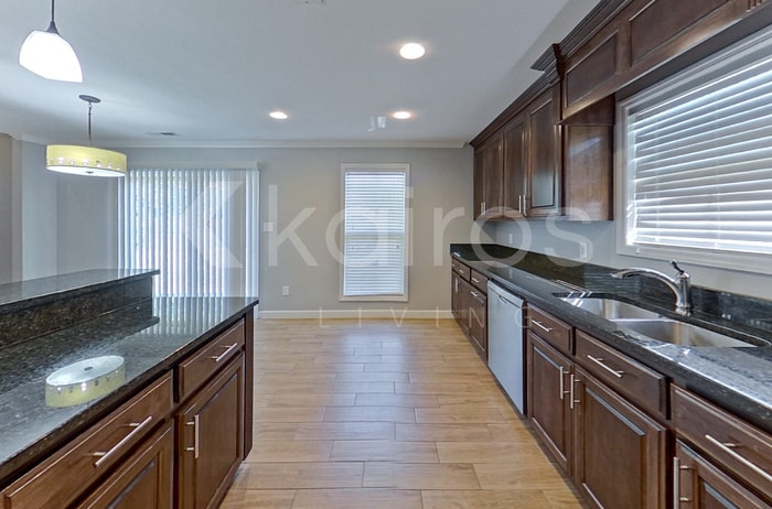 Building Photo - 706 Hickory Ave