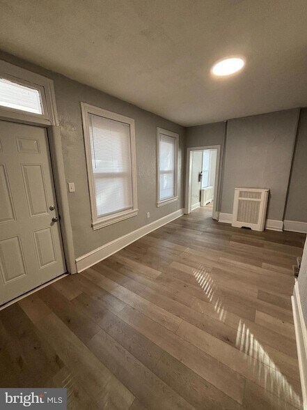 Building Photo - 318 E Marshall St