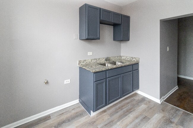 Building Photo - 7038 S Chappel Ave