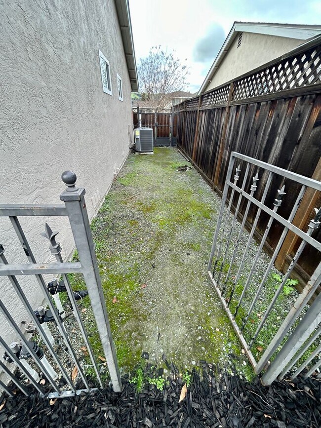 Building Photo - Clean & sharp San Ramon home for lease