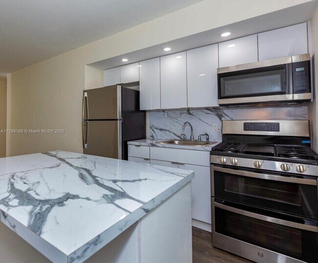 Building Photo - 1140 71st St