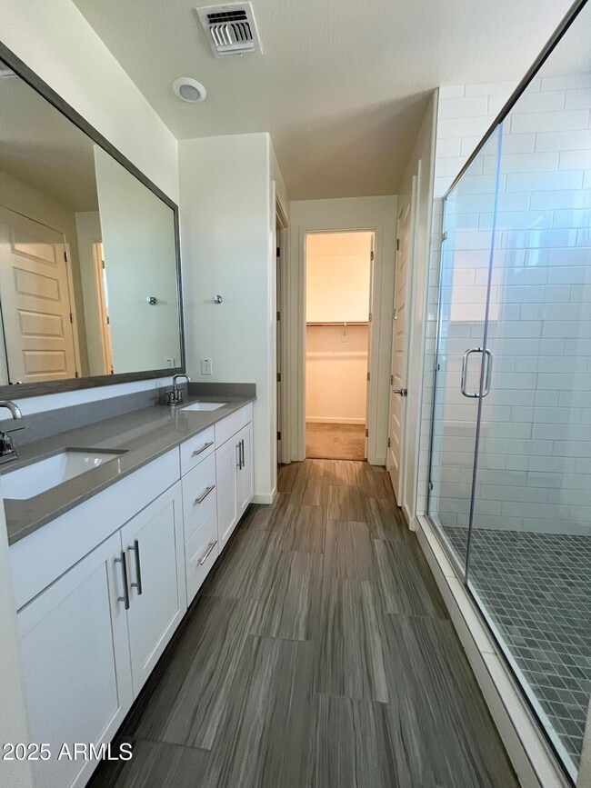 Building Photo - 710 N Bay Dr