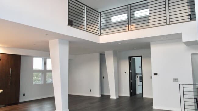 Building Photo - 205 S Irena Ave