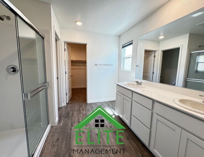 Building Photo - Spacious 4-Bedroom, 3-Bath Home in Prime E...