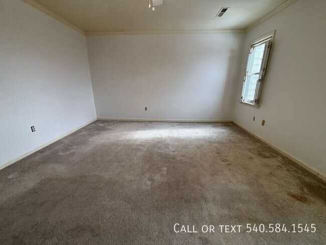 Building Photo - 3776 Kenwick Trail