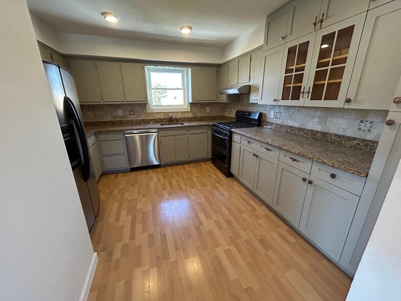 Building Photo - 405 Massapequa Ave