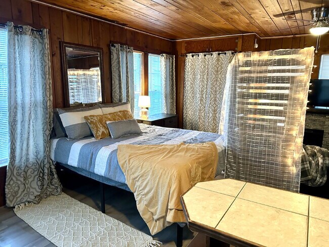 Building Photo - FURNISHED in Fondren!