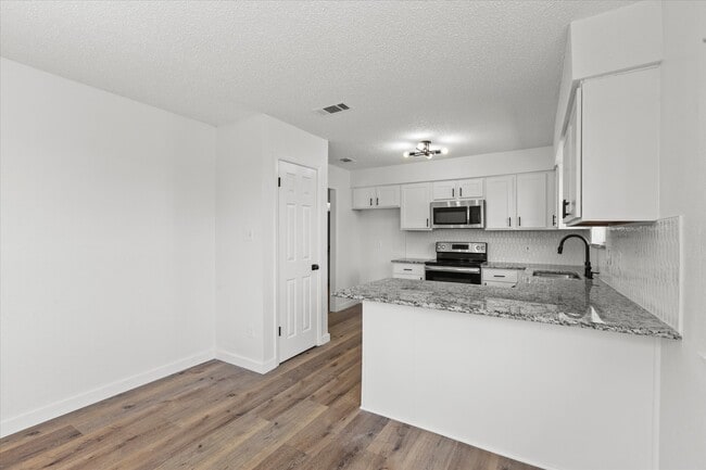 Building Photo - 5310 Vagas Dr