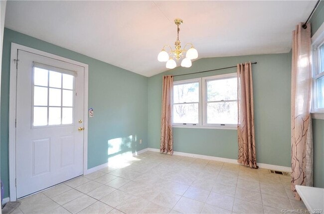 Building Photo - 44 Simsbury Manor Dr
