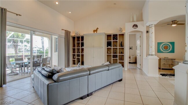 Building Photo - 1924 Savona Pkwy