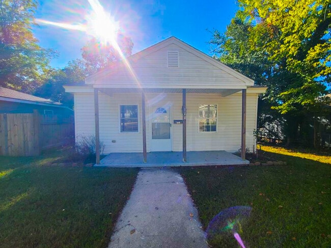 Primary Photo - 144 Spring St