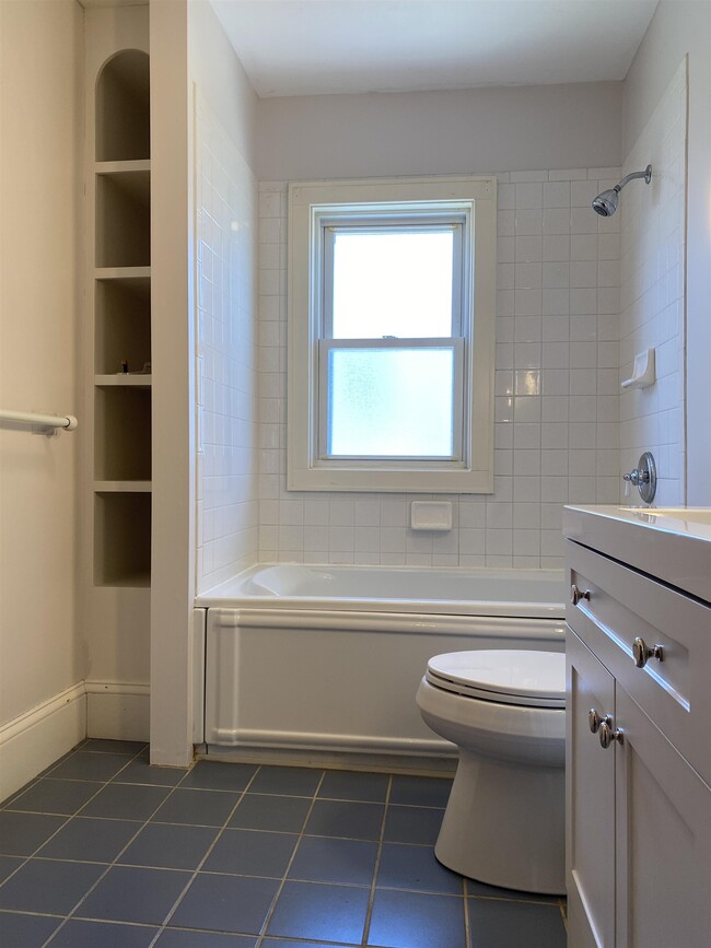 Building Photo - 4 Holt St