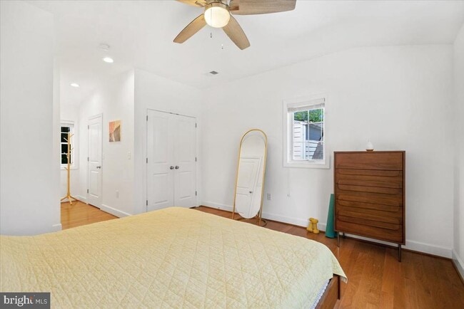 Building Photo - 4842 Park Ave