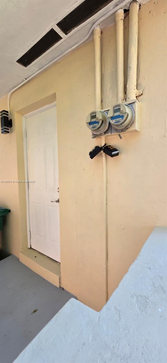 Building Photo - 21 NW 32nd Ct