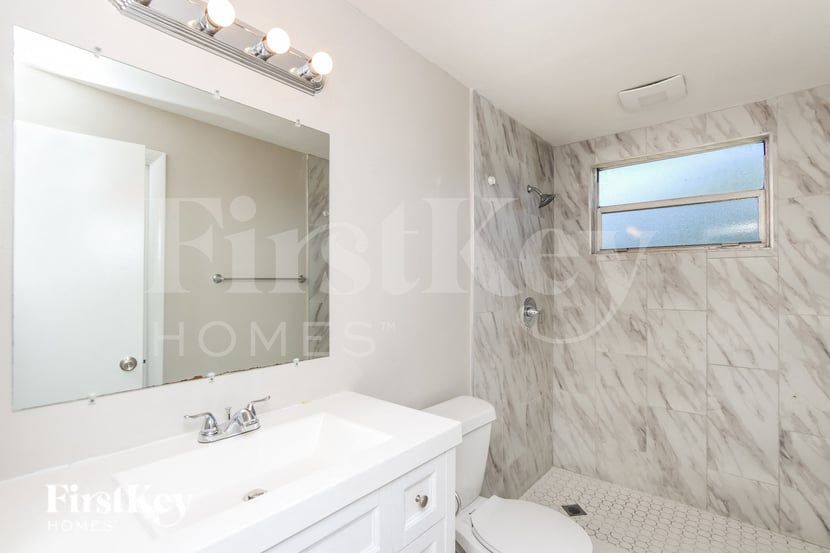 Building Photo - 990 Badger Dr NE