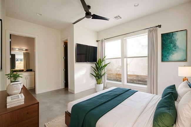 Building Photo - 1708 Perez St