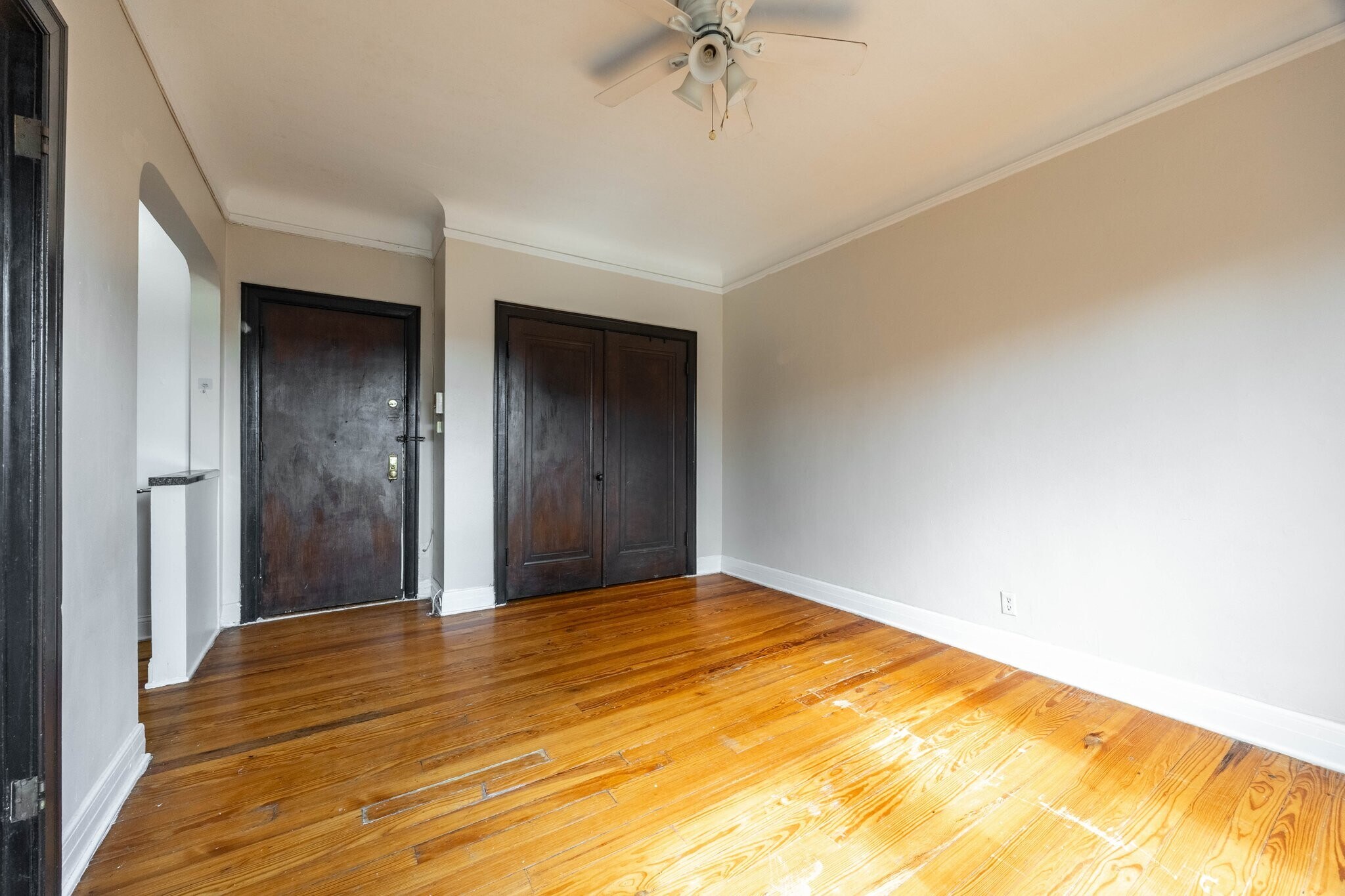 Building Photo - 948 W Cuyler Ave