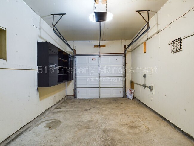 Building Photo - 5012 S Grand Ave