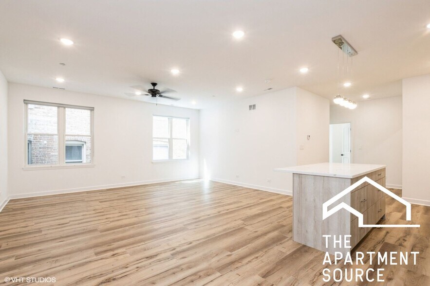Building Photo - 5126 S Kenwood Ave