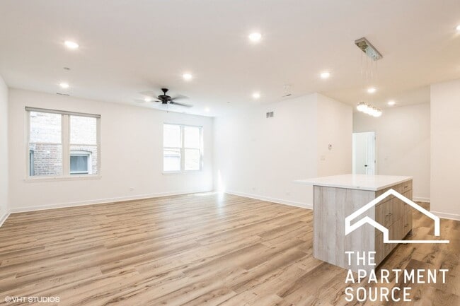 Building Photo - 5126 S Kenwood Ave