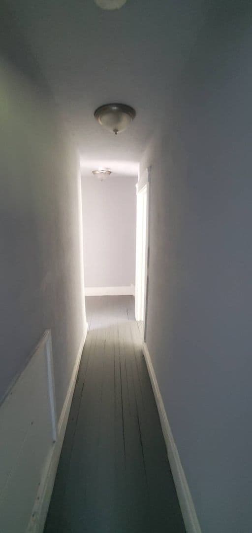 Building Photo - Charming 4-Bedroom Property in Prime Location