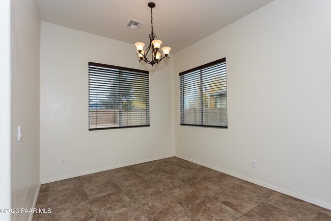 Building Photo - 926 N Gomez St