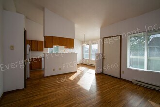 Building Photo - 3737 Landings Dr