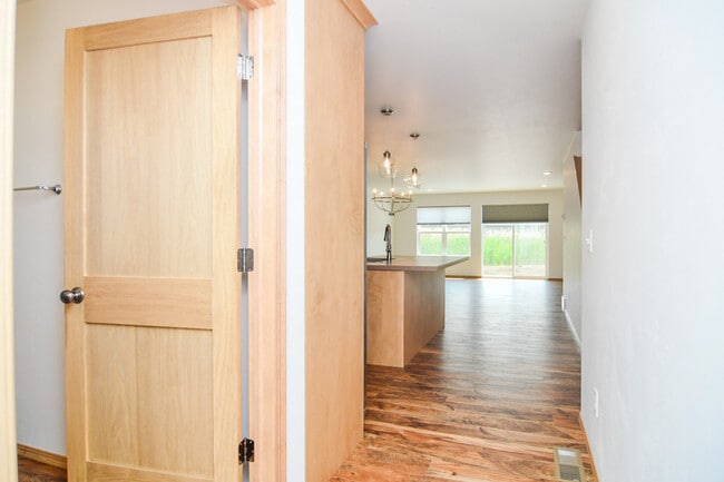 Building Photo - 2220 Blue Stem Ln