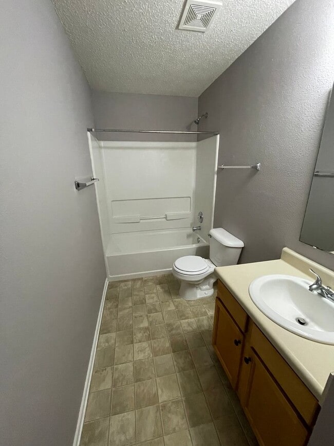 Building Photo - Franklin Twp - 3 BR 2 story